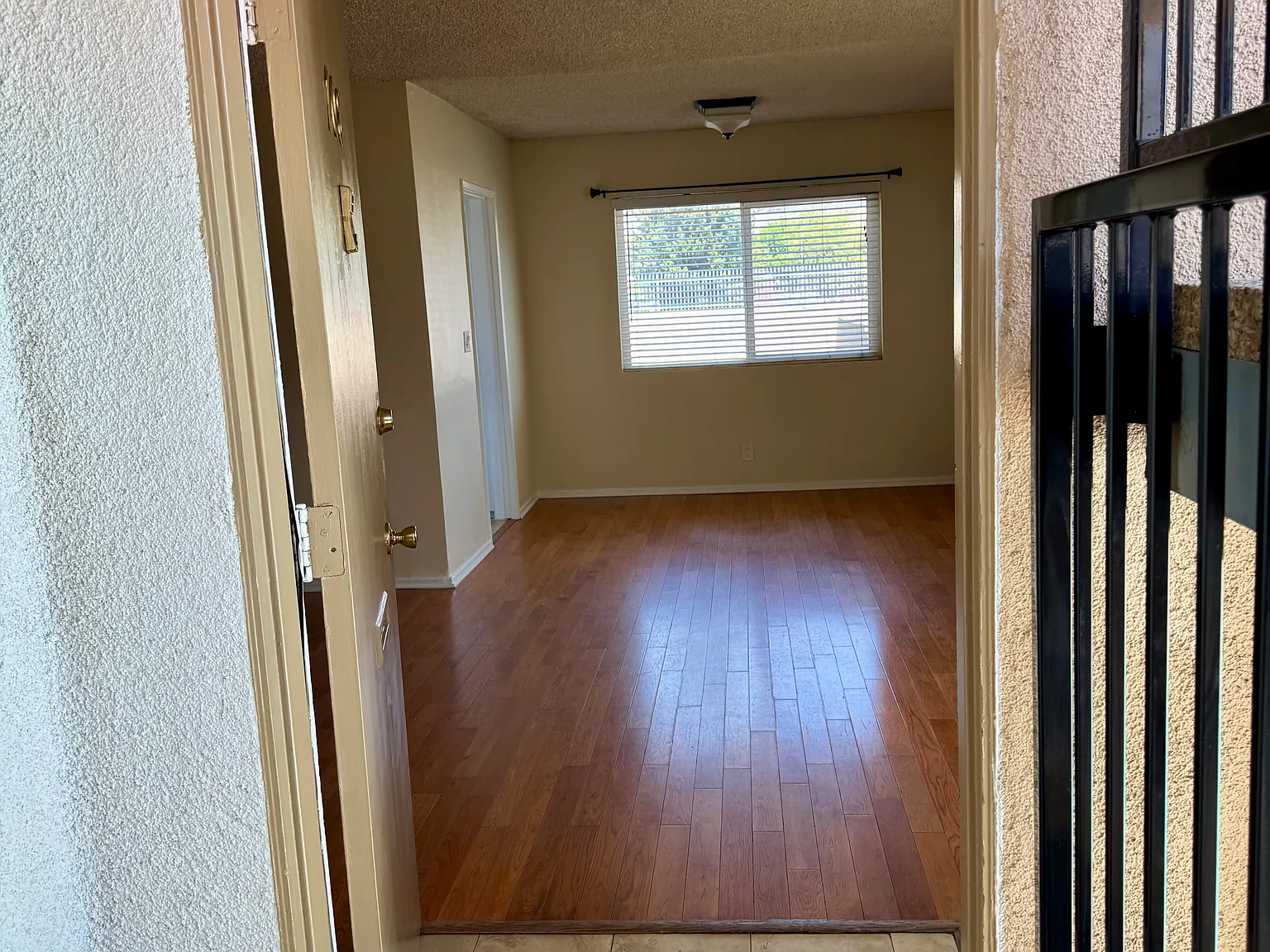 2 bed, 971 sqft, $2,650 — Photo 2