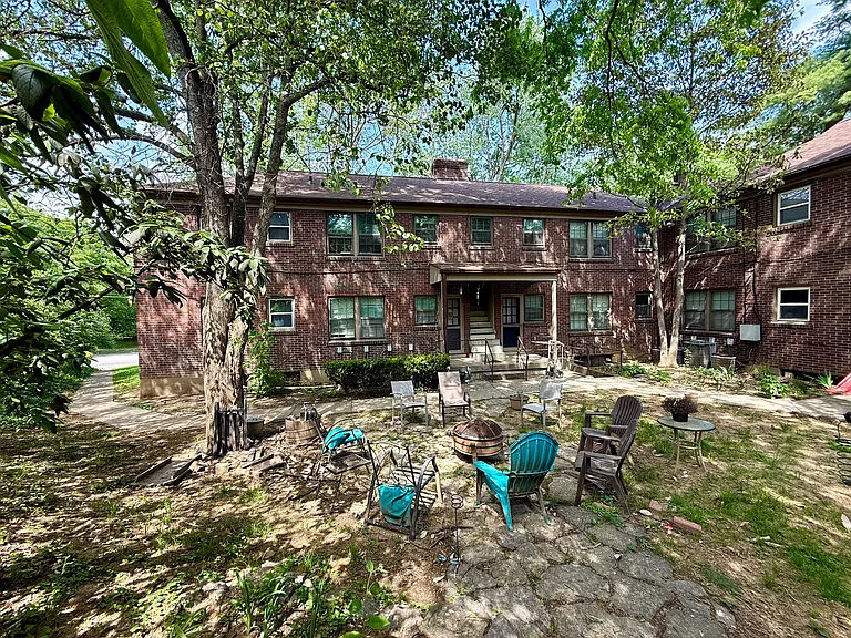 2466 Grinstead Dr — Photo 49