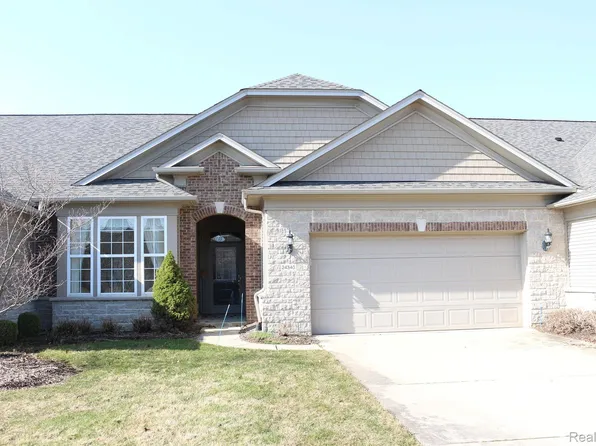 24340 Sand Lake Ln, Brownstown, MI 48134
