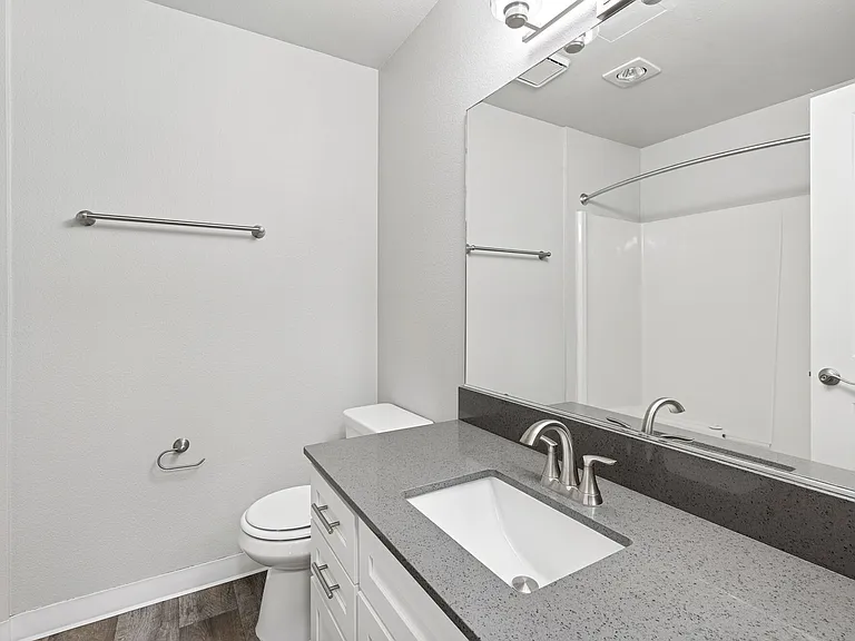 Sunset Summit Apartments — Photo 21
