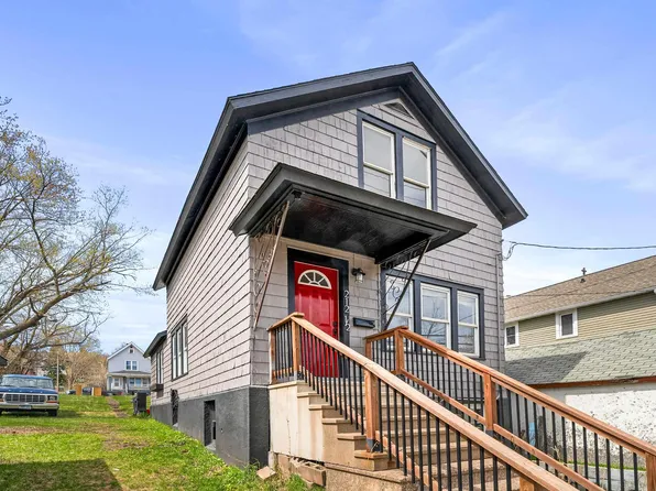 212 1/2 E 5th St, Duluth, MN 55805