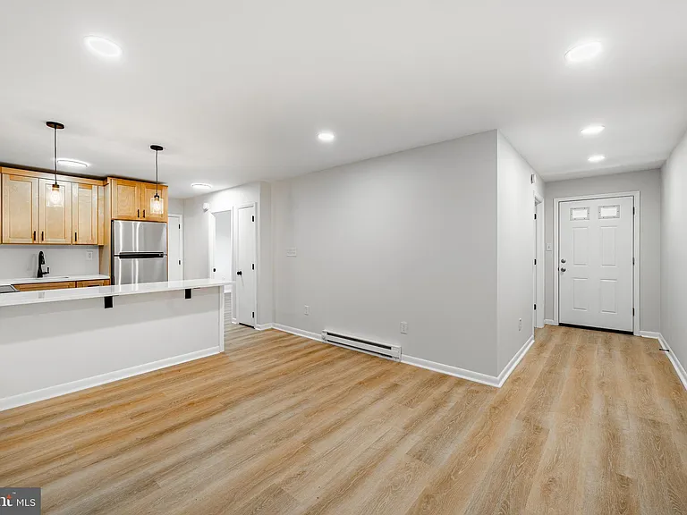 300 N Penn St #W7 — Photo 2