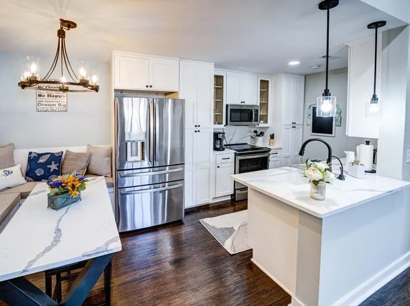 2011 N Highway 17, Mount Pleasant, SC 29466