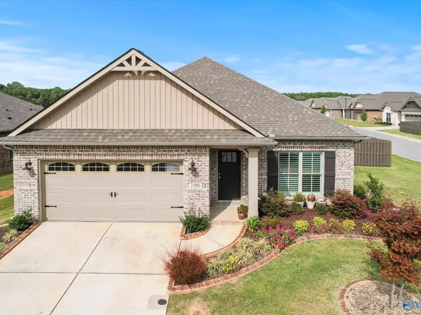 21901 Natures Cove Dr, Athens, AL 35613