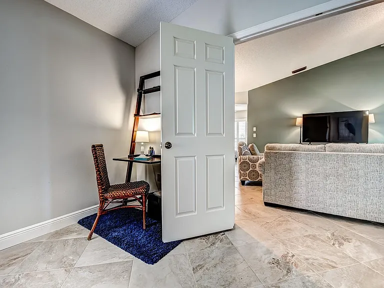 130 Southampton Pl #360 — Photo 25