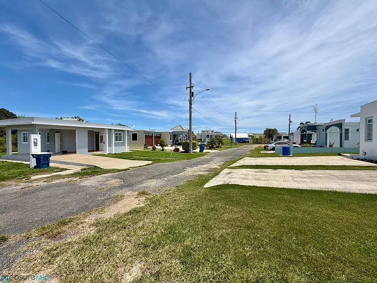 1 Calle Blvd — Photo 2