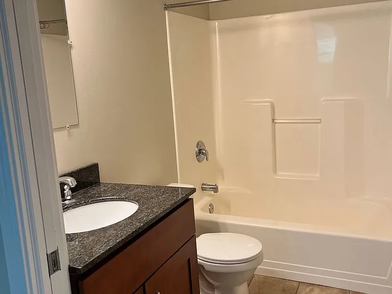305 W Utica St — Photo 13