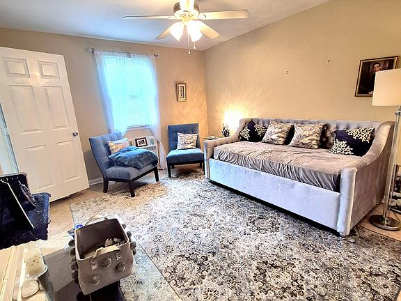 4th image of 128 Boxwood Dr