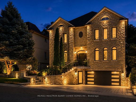 2nd image of 33 Munro Blvd