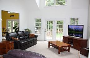 3rd image of 804 Glen Oaks Ct