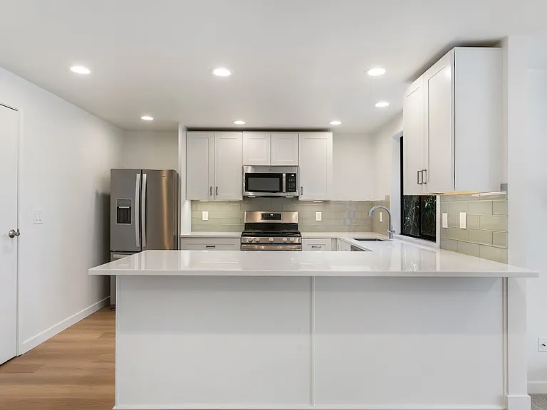 2213 Sahalee Dr W — Photo 3