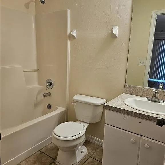 713 Jenna Ave S — Photo 5