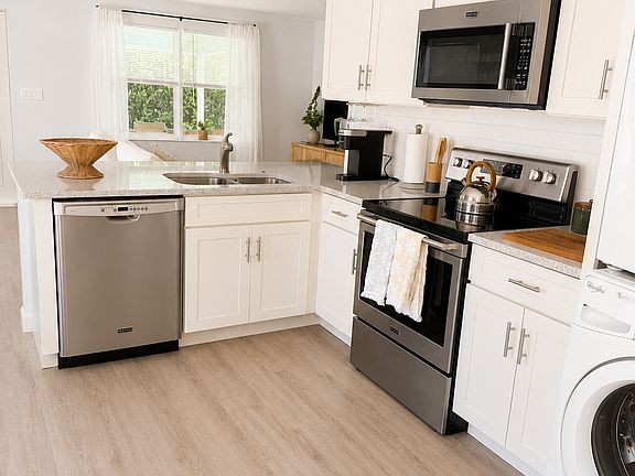 4th image of 807 106th Ave N #A