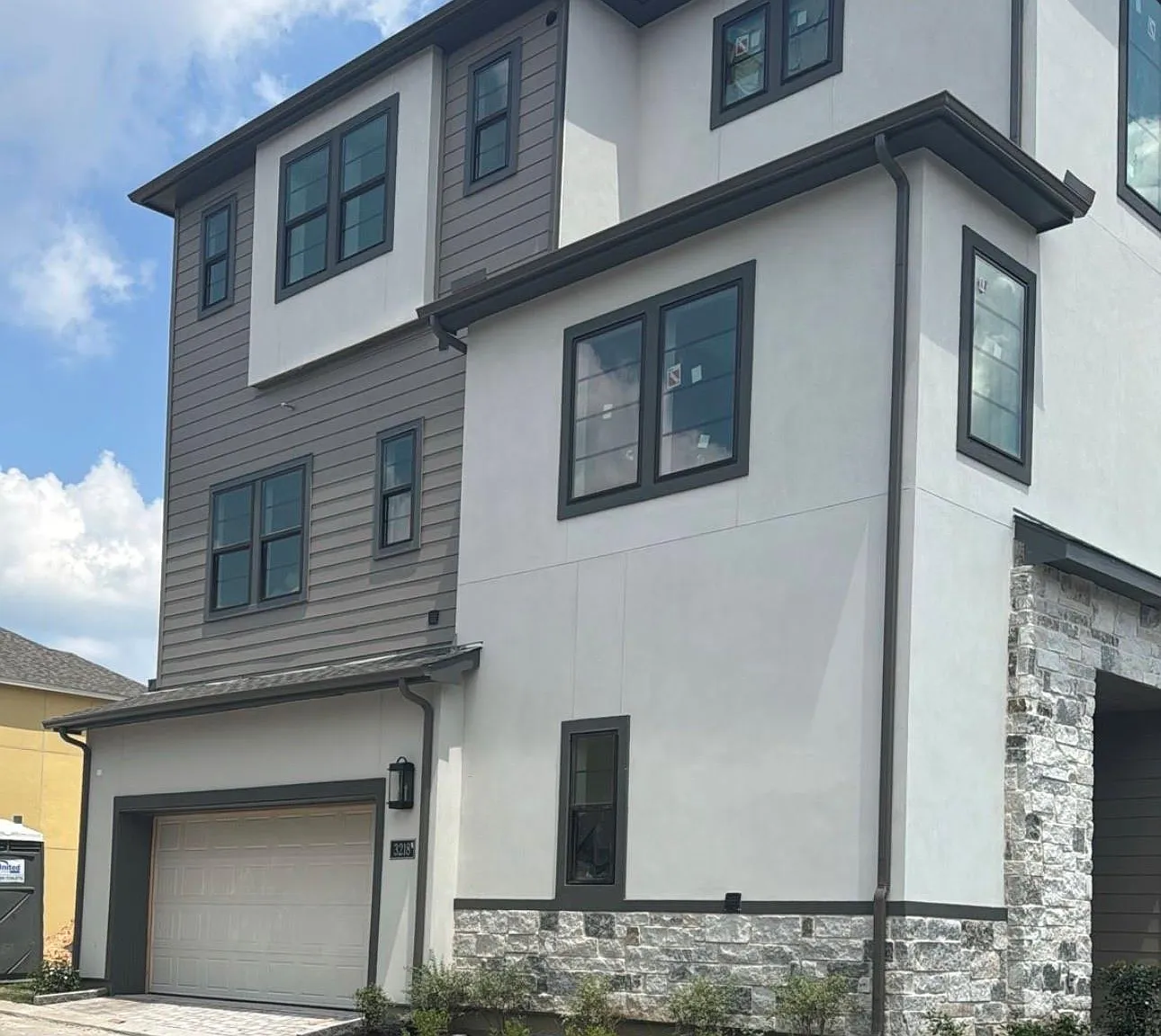3 bed, 4.0 bath, 3035 sqft, $4,000 — Photo 1