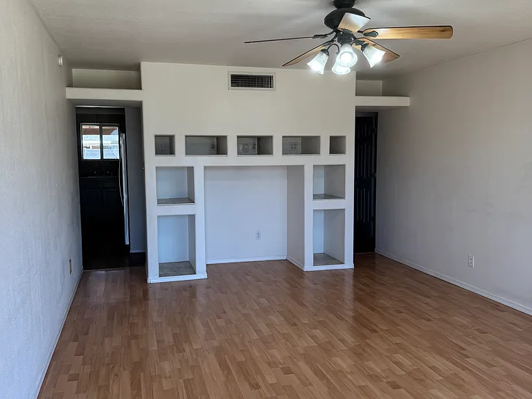 27 E Balboa Dr — Photo 8