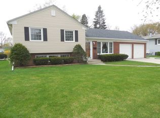 35 Seneca Dr, Montgomery, IL 60538