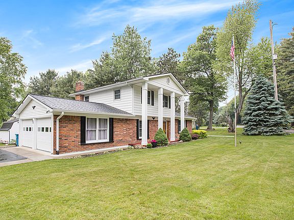 2nd image of 98 Brookfield Ct