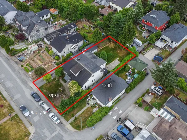 220 Devoy St, New Westminster, BC V3L 4E7