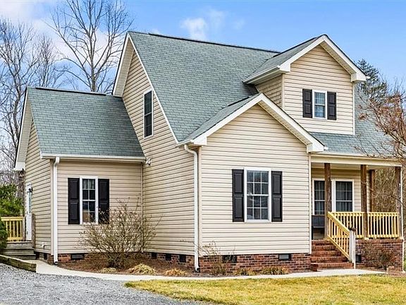 3rd image of 743 Almond Rd