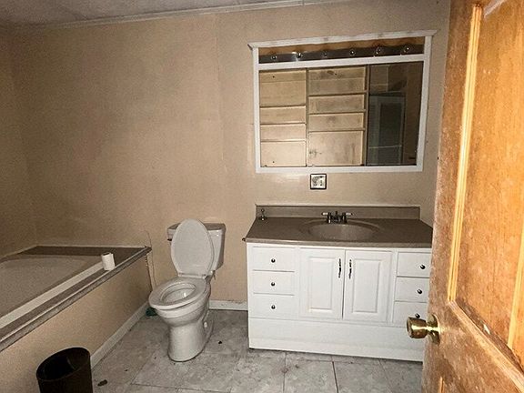 4th image of 1883 Greenbriar Rd #A