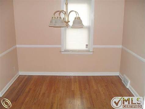18501 Pinehurst (3).JPG
