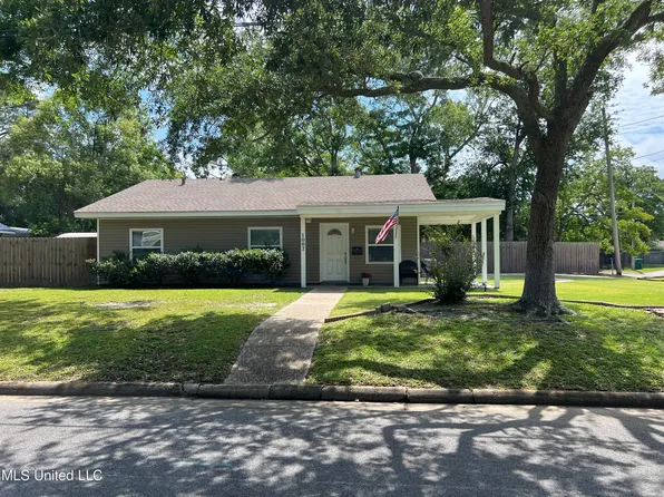 1002 Oliver St, Pascagoula, MS 39567