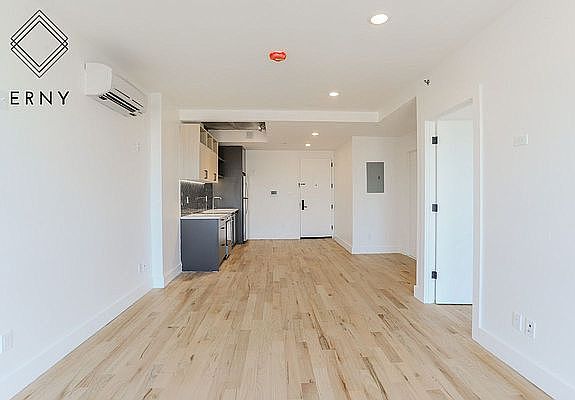 4th image of 210 Linden Blvd #5