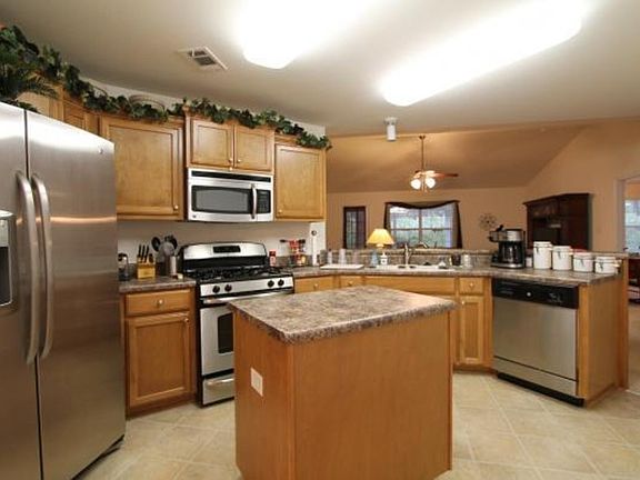 3rd image of 1270 Benning Pl