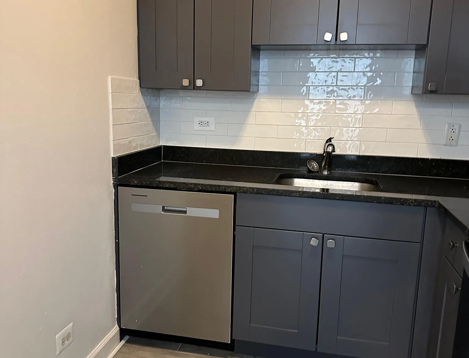 1 bed, 800 sqft, $1,950 — Photo 2
