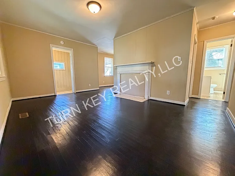 305 McPherson Ave — Photo 2