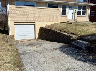 363 Collins Dr, Pittsburgh, PA 15235