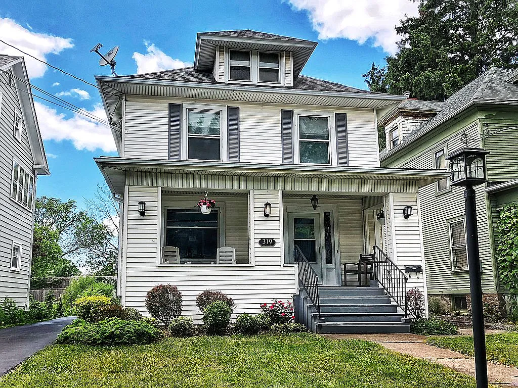 319 East Ave photo 1