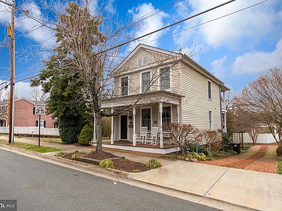 2nd image of 1403 Caroline St