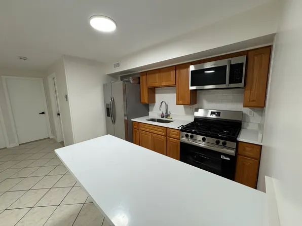 122 Central Avenue image 2 of 11