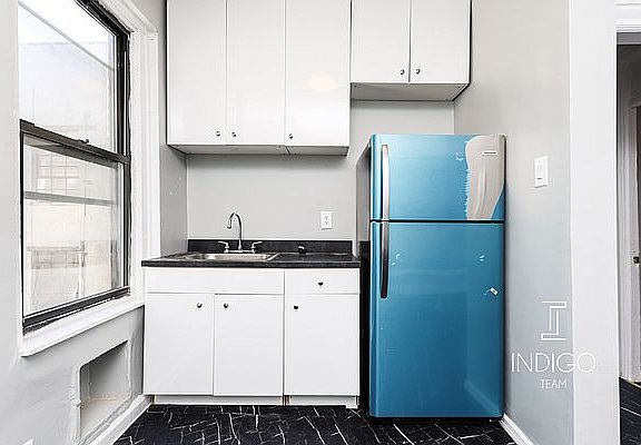 4th image of 1610 Bedford Ave APT 4A