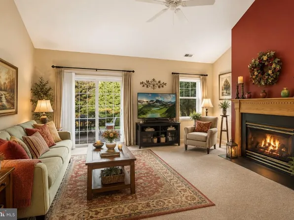 6 Mitchell Ct, Marlton, NJ 08053