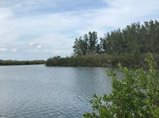 18 Bougainvillea Dr, Cocoa Beach, FL 32931