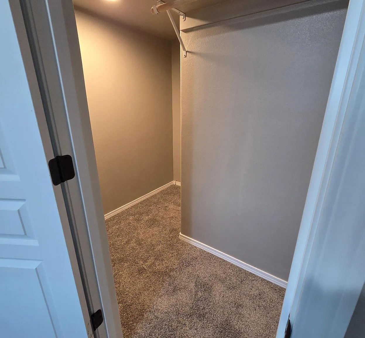 4 bed, 2.5 bath, 2190 sqft, $2,650 — Photo 4