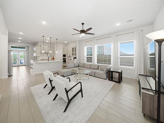 4th image of 616 Saturnia Dr