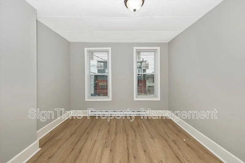 2 bed, 1.0 bath, 700 sqft, $1,265 — Photo 2