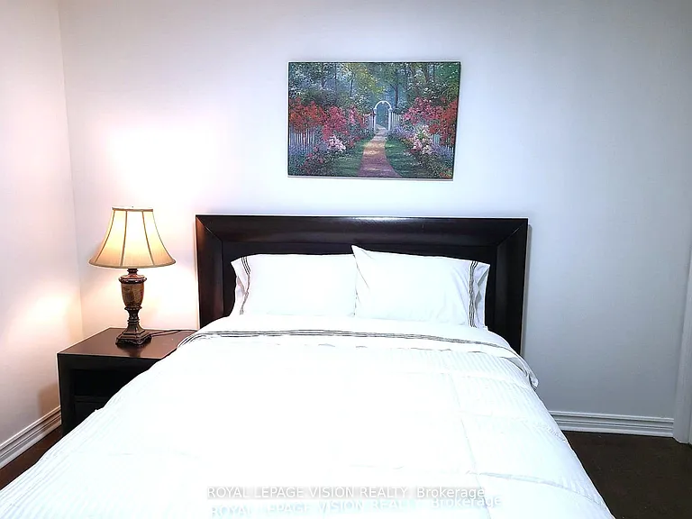 8001 Woodsview Cres #MAIN — Photo 8