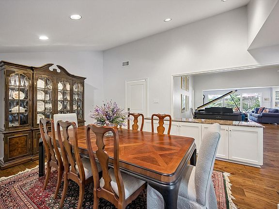 5th image of 5222 Birdwood Rd