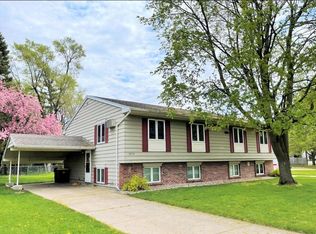 5722 Ridgeway Dr, Haslett, MI 48840