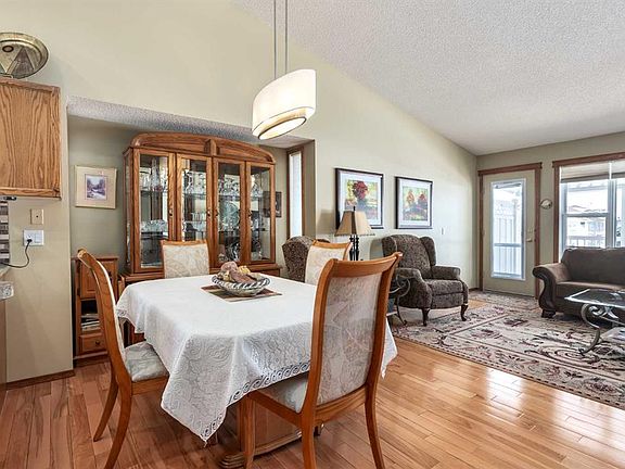 4th image of 912 W Riverside Dr NW