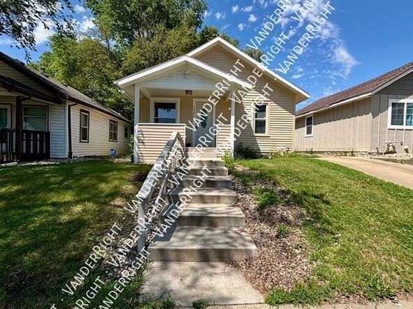 1326 E 4th St