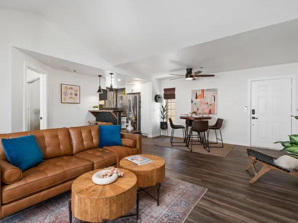 2700 Lawrence Crossley Rd Unit 105, Palm Springs, CA 92264