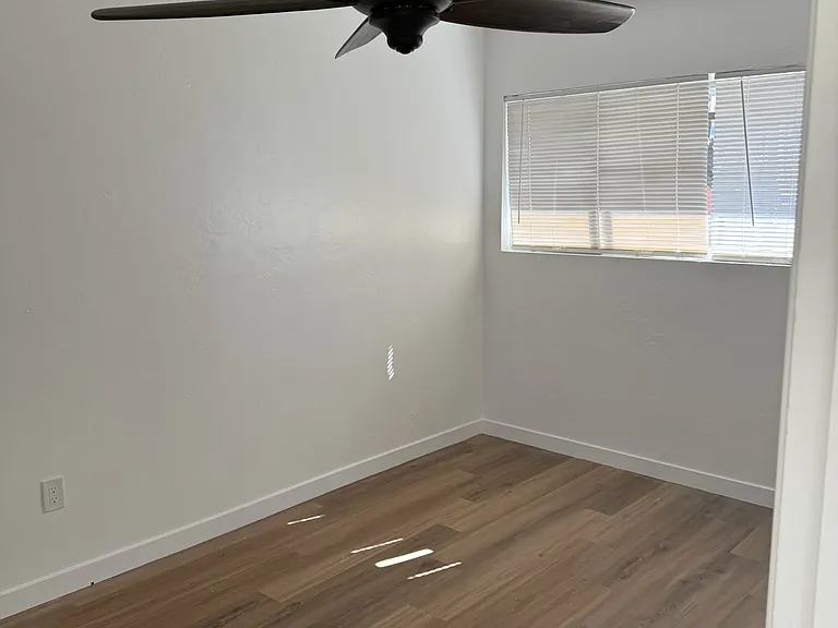 729 B Ave — Photo 9
