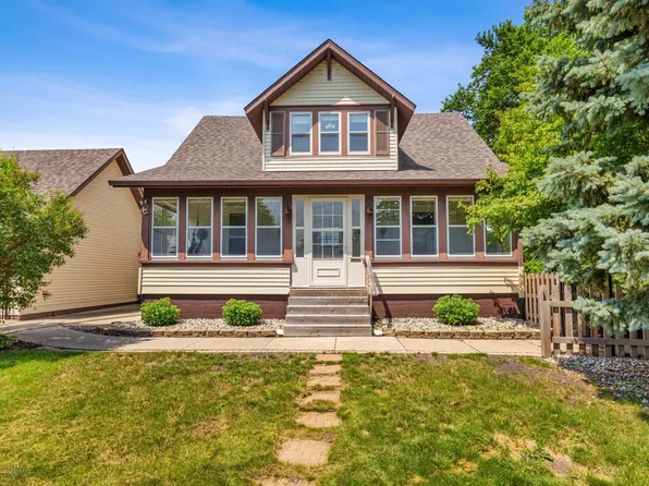 304 15th Ave S, Fargo, ND 58103