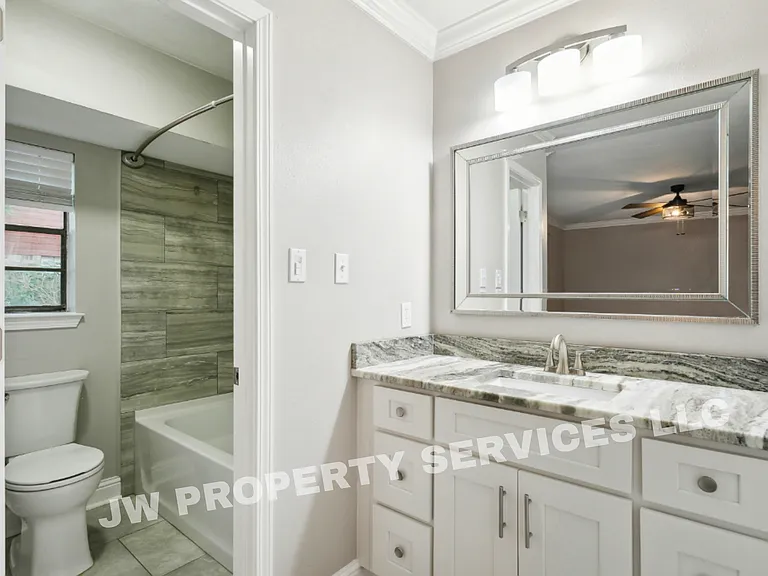 1476 Saint Christopher St — Photo 6