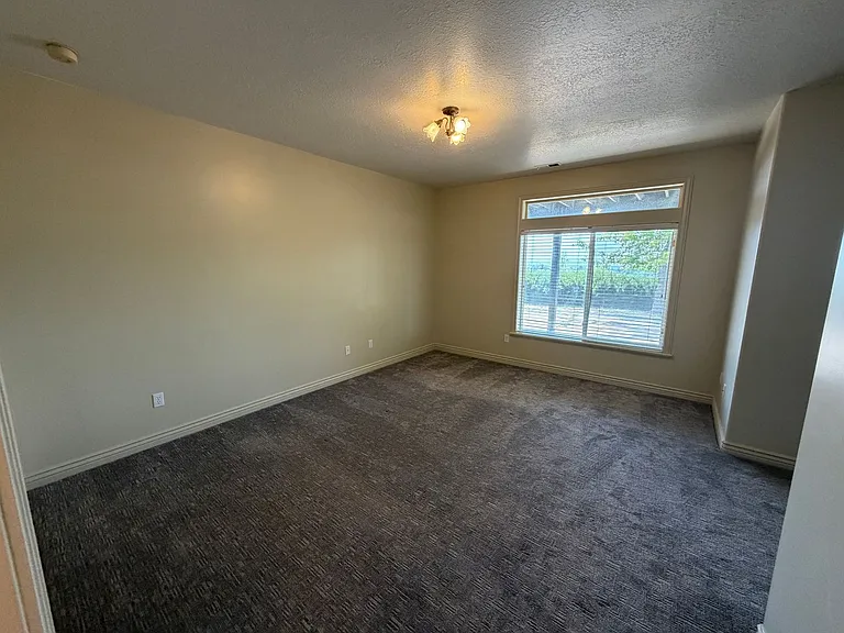 1835 N Beechwood Dr — Photo 43